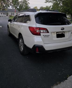 White 2019 Subaru Outback 2.5i Premium