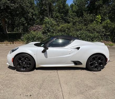 White 2018 Alfa Romeo 4C Spider Base