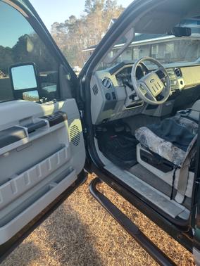 Photo 2 of 10 of 2010 Ford F-250 Lariat Super Duty Crew Cab