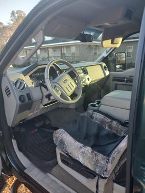 Photo 4 of 10 of 2010 Ford F-250 Lariat Super Duty Crew Cab