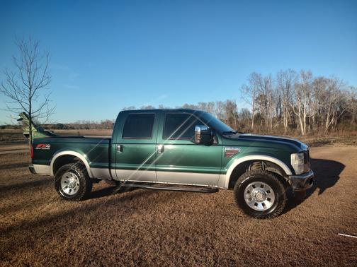 Photo 5 of 10 of 2010 Ford F-250 Lariat Super Duty Crew Cab
