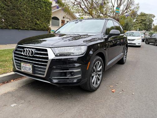 Black 2018 Audi Q7 3.0T Premium Plus