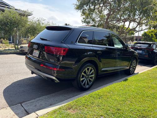 Black 2018 Audi Q7 3.0T Premium Plus