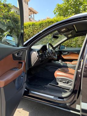 Black 2018 Audi Q7 3.0T Premium Plus