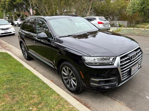 Black 2018 Audi Q7 3.0T Premium Plus
