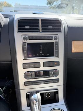 White 2008 Lincoln MKX Base