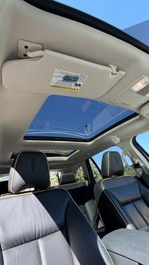 White 2008 Lincoln MKX Base