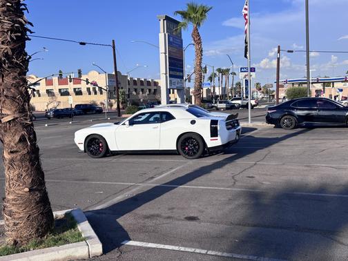 White 2016 Dodge Challenger SRT 392