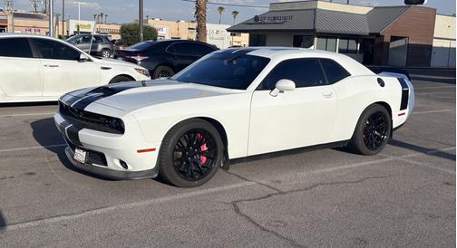 White 2016 Dodge Challenger SRT 392