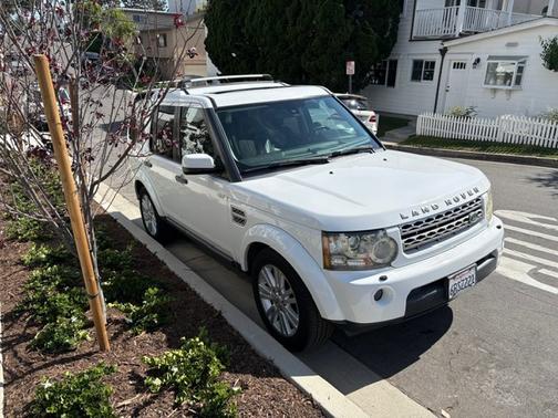 White 2011 Land Rover LR4 HSE