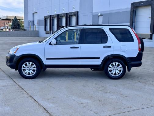 White 2005 Honda CR-V EX
