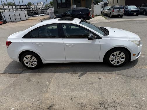 White 2014 Chevrolet Cruze LS