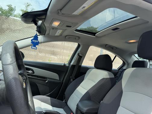 White 2014 Chevrolet Cruze LS