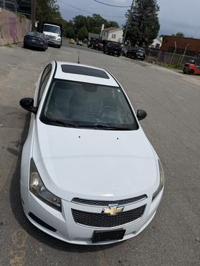 White 2014 Chevrolet Cruze LS