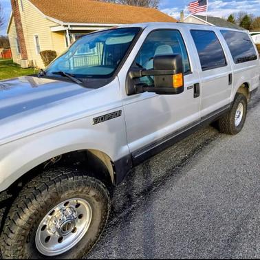 Beige 2004 Ford Excursion XLT