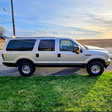 Beige 2004 Ford Excursion XLT