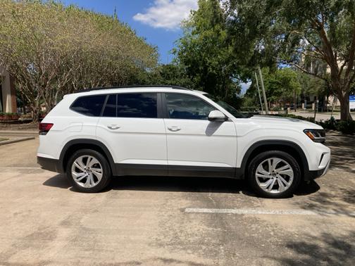 White 2021 Volkswagen Atlas 3.6L SE w/Technology