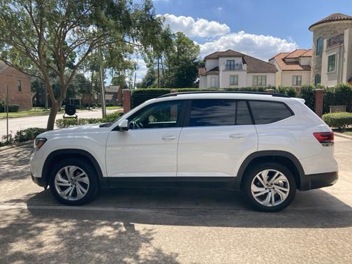 White 2021 Volkswagen Atlas 3.6L SE w/Technology