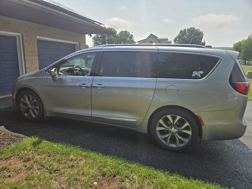 Silver 2020 Chrysler Pacifica Limited