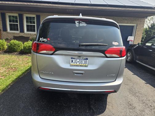 Silver 2020 Chrysler Pacifica Limited