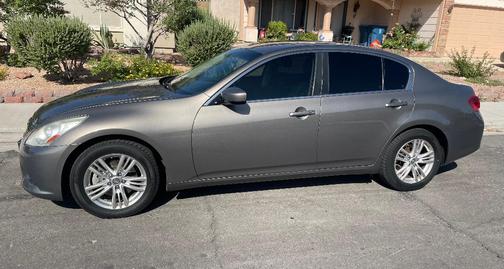 2013 INFINITI G37 x