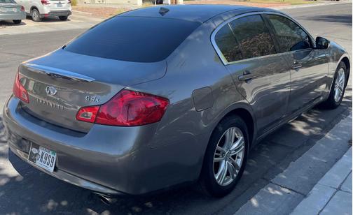 2013 INFINITI G37 x