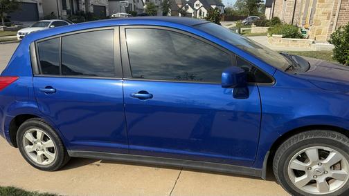 Blue 2009 Nissan Versa 1.8 SL