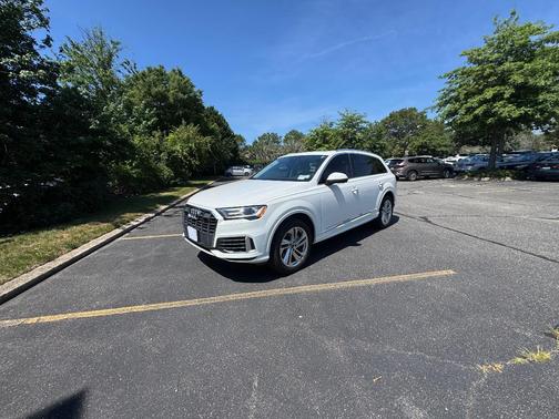 White 2022 Audi Q7 55 Premium Plus