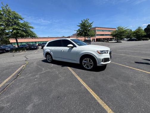 White 2022 Audi Q7 55 Premium Plus