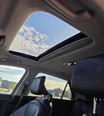 White 2023 Kia Niro EV Wave