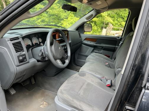Black 2006 Dodge Ram 1500 SLT Quad Cab