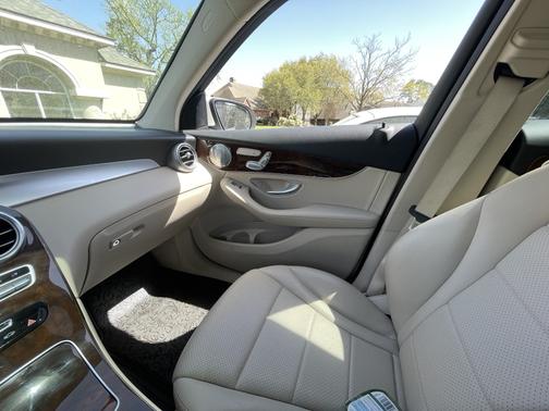 2017 Mercedes-Benz GLC 300 4MATIC