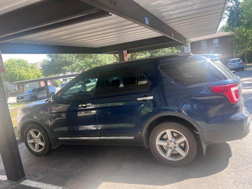 Blue 2016 Ford Explorer XLT