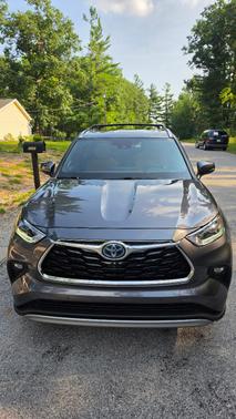 Gray 2021 Toyota Highlander Hybrid Platinum