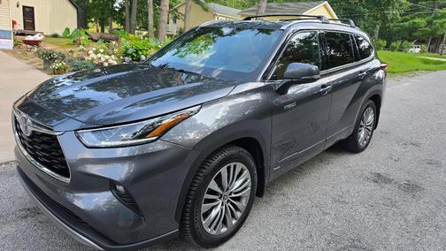 Gray 2021 Toyota Highlander Hybrid Platinum