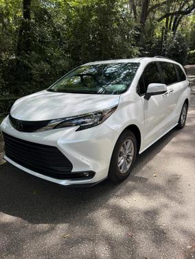 White 2026 Toyota Sienna XLE