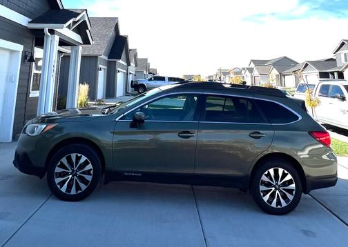 Green 2017 Subaru Outback 2.5i Limited