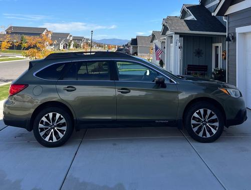 Green 2017 Subaru Outback 2.5i Limited