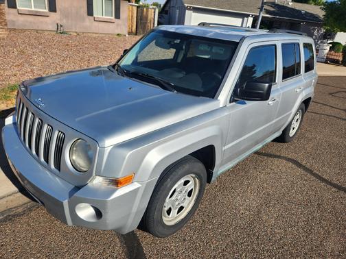 Silver 2010 Jeep Patriot Sport
