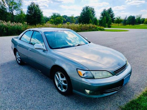 Silver 2000 Lexus ES 300 Base