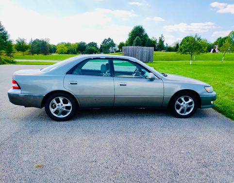Silver 2000 Lexus ES 300 Base
