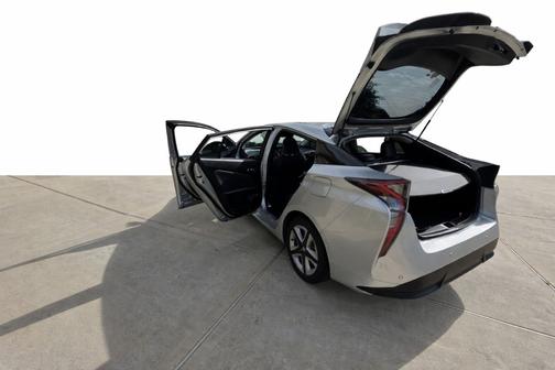 2018 Toyota Prius Four Touring