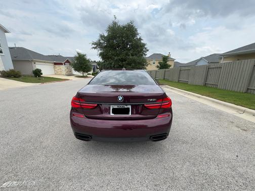 Brown 2018 BMW 750 i