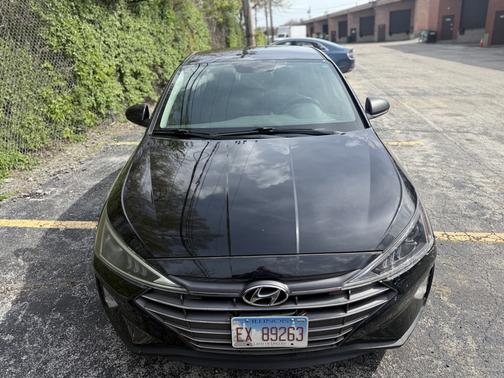 Black 2019 Hyundai ELANTRA SE