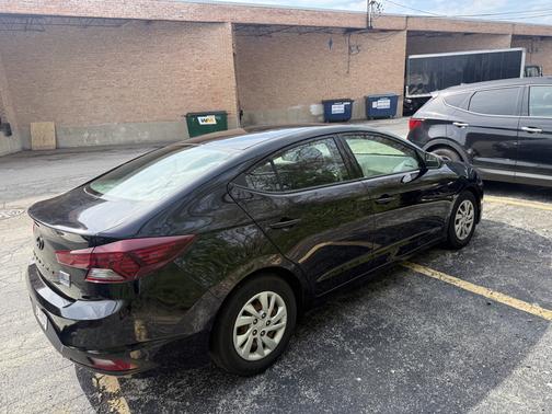 Black 2019 Hyundai ELANTRA SE