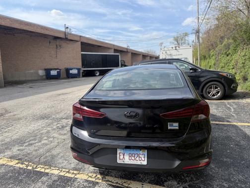 Black 2019 Hyundai ELANTRA SE