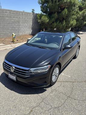 Black 2019 Volkswagen Jetta 1.4T R-Line