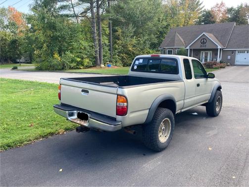 2004 Toyota Tacoma PreRunner Xtracab