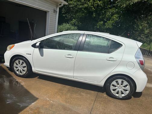 White 2013 Toyota Prius c Two