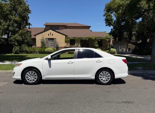 White 2014 Toyota Camry LE